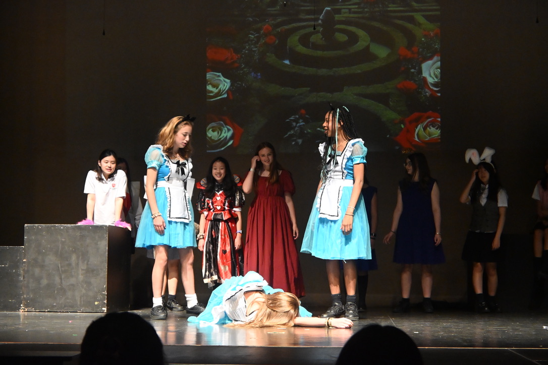 Alice in Wonderland production moment 8